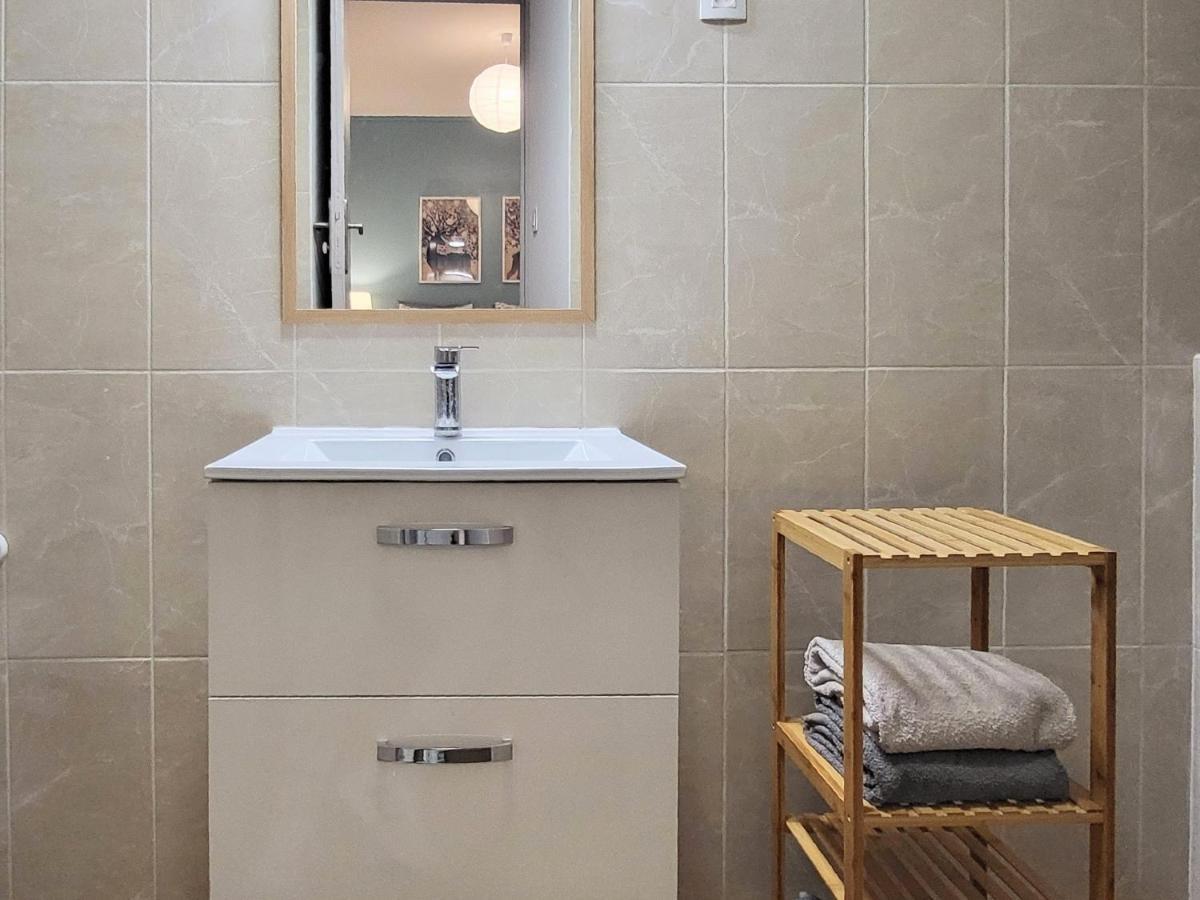 Appartement 1 Chambre, Cuisine, Coin Salon, Salle De Bain Сен-Клод Екстер'єр фото