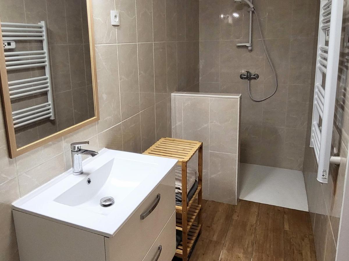 Appartement 1 Chambre, Cuisine, Coin Salon, Salle De Bain Сен-Клод Екстер'єр фото